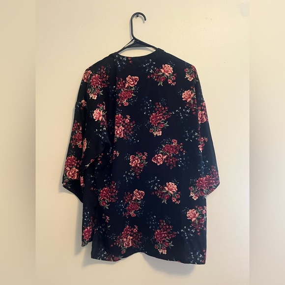 H&M Divided Floral Kimono - Picture 2 of 3